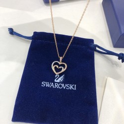 Swarovski 18K WGRG Dia Kissing Swans Love Necklace