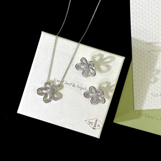 Van Cleef & Arpels Flowerlace Rose Gold/VCA Necklaces Silver 3 Colors