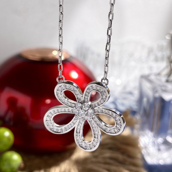 Van Cleef & Arpels Flowerlace White Gold/VCA Necklaces