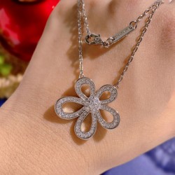 Van Cleef & Arpels Flowerlace White Gold/VCA Necklaces 