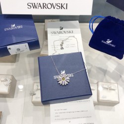 Swarovski Eternal Flower Pendant 5512660