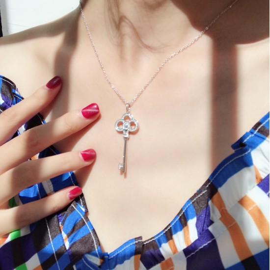 Tiffany Keys mini crown key pendant in 18k gold with diamonds