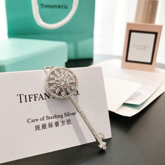 Tiffany Keys Star Key Pendant 18K White Gold