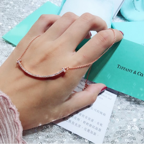 Tiffany T Medium Smile Pendant 18K Rose Gold