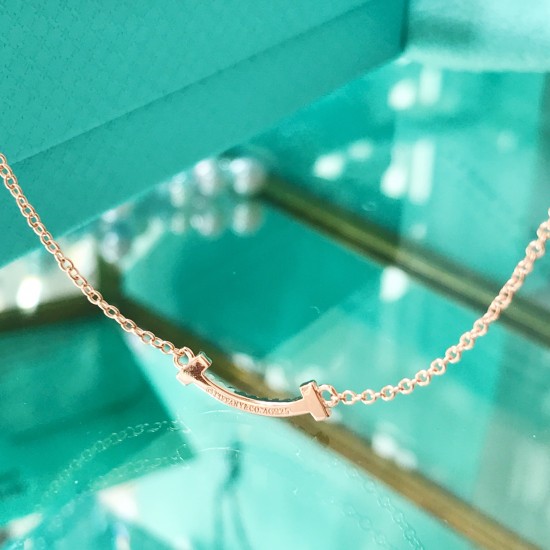 Tiffany T medium smile pendant in 18k white gold with diamonds. | Tiffany &  Co.