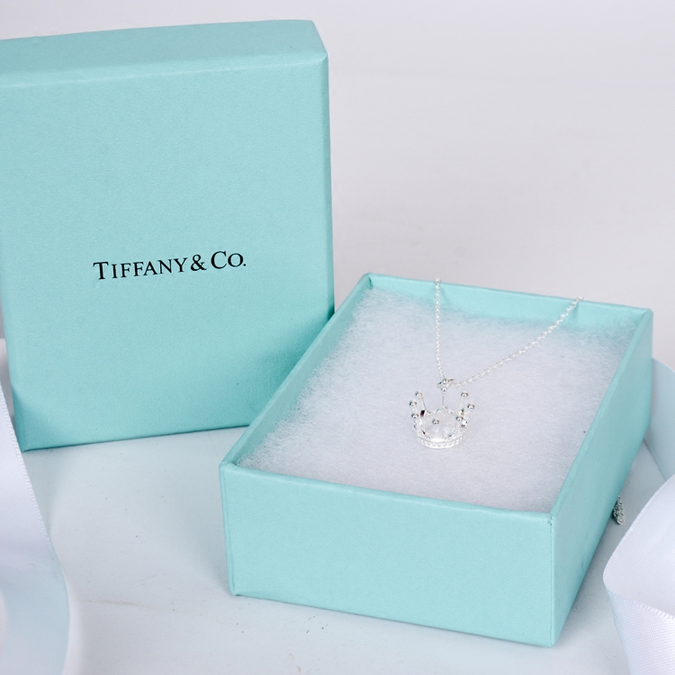 18ct White gold Tiffany & Co Palamo Picasso Crown of Heart necklace -  Jewellery Finder & Co Ltd